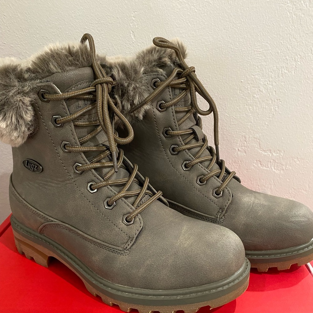 NWT LUGZ Boots